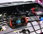 ЗАРЯДНО УСТРОЙСТВО ЗА АВТОМОБИЛНИ АКУМУЛАТОРИ 12V/24V 8/4A LTC LX1210